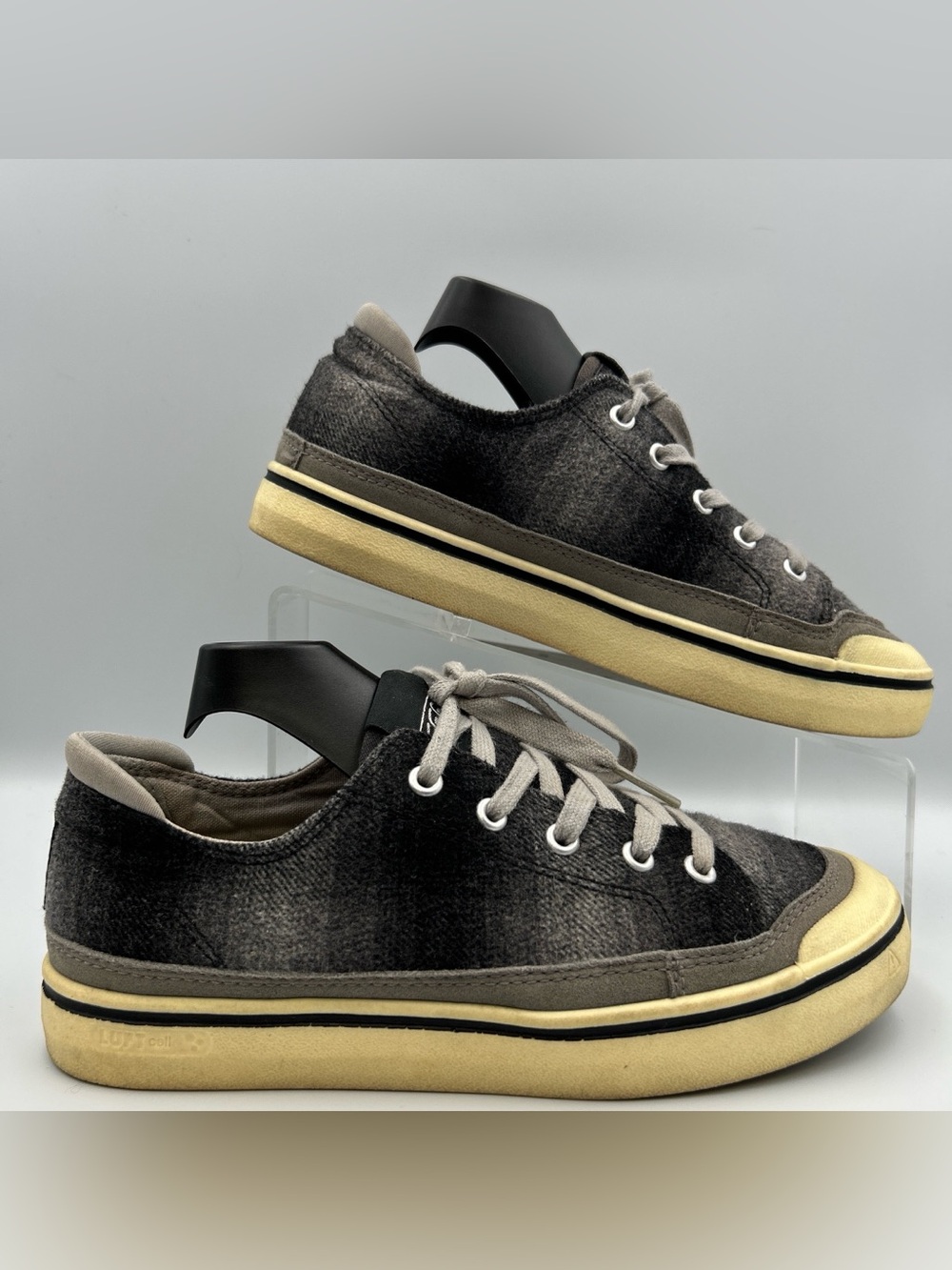 KEEN Elsa lV Sneaker Womens Size 7 Gray Plaid Casual Walking Lace Up Tennis Shoe